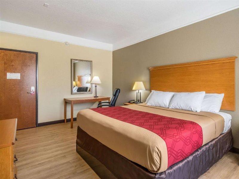 Americinn By Wyndham ניו בראונפלס מראה חיצוני תמונה