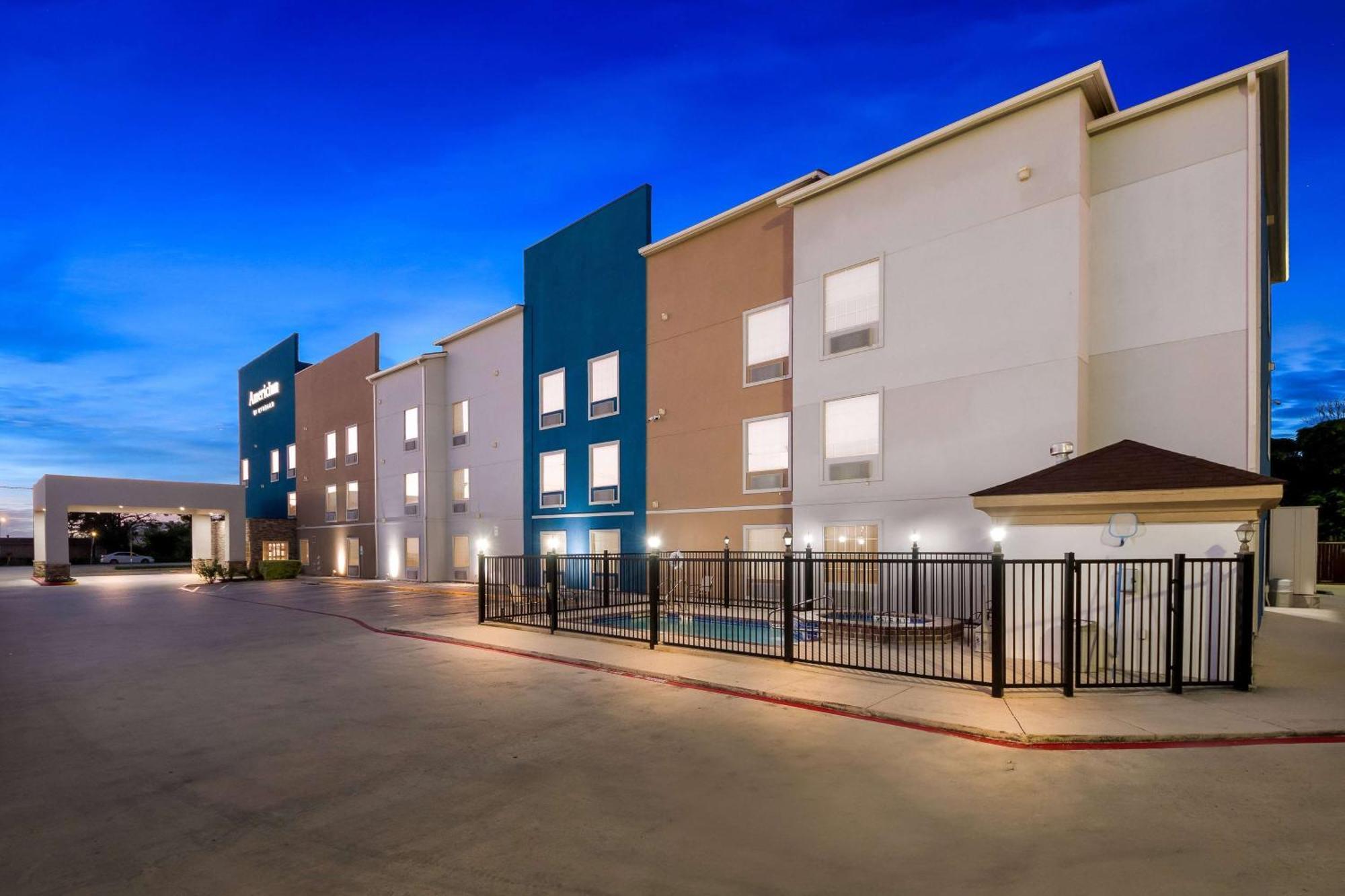 Americinn By Wyndham ניו בראונפלס מראה חיצוני תמונה