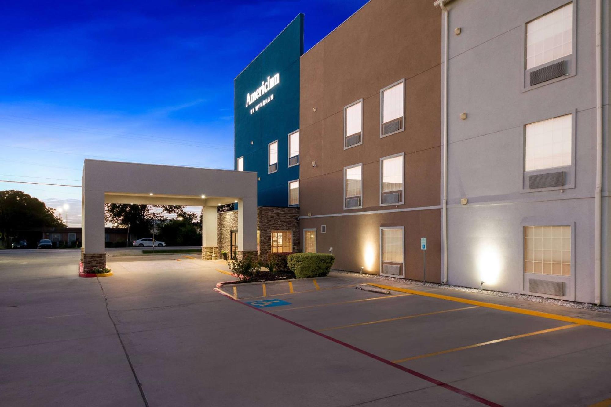 Americinn By Wyndham ניו בראונפלס מראה חיצוני תמונה