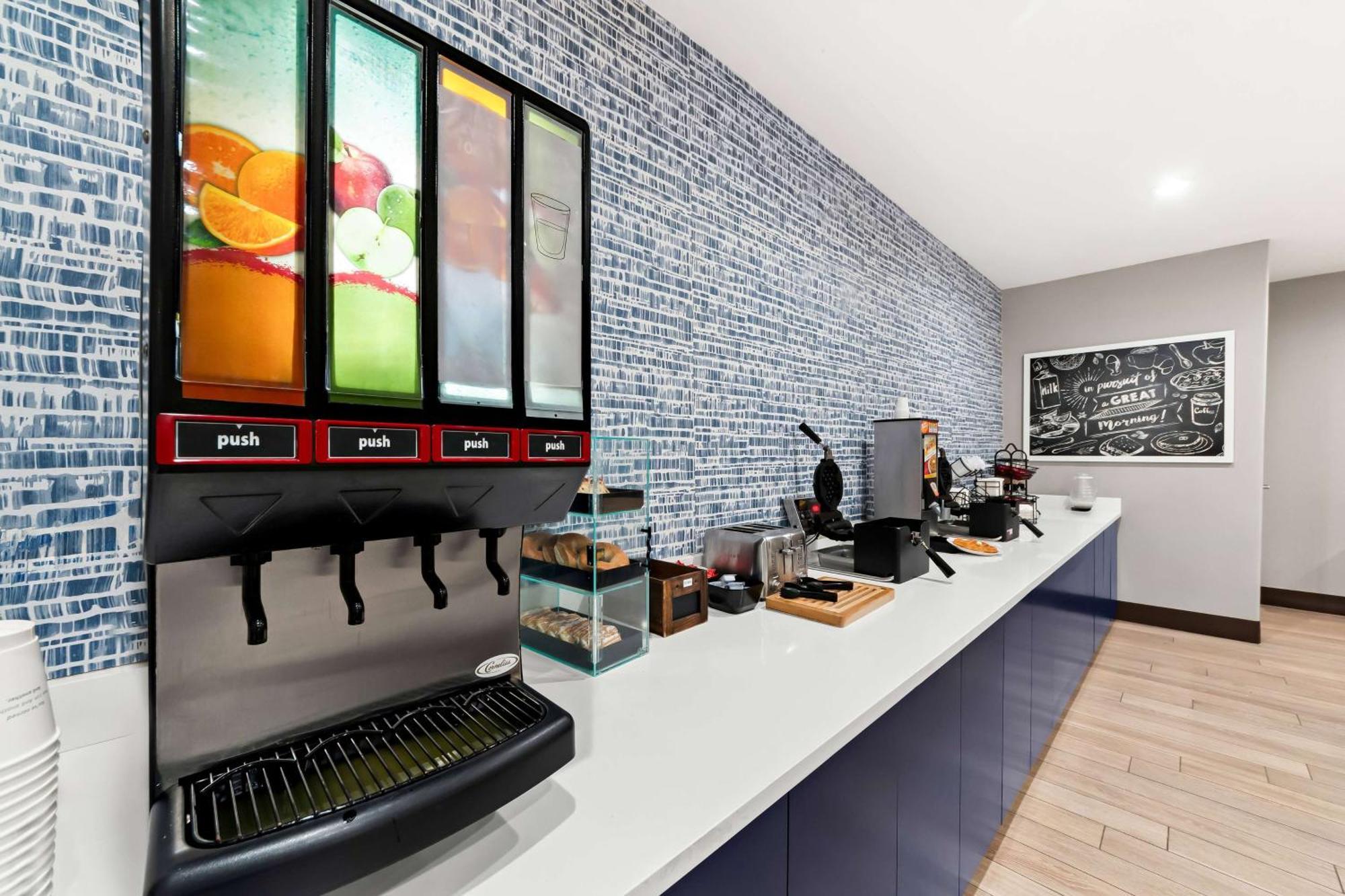 Americinn By Wyndham ניו בראונפלס מראה חיצוני תמונה