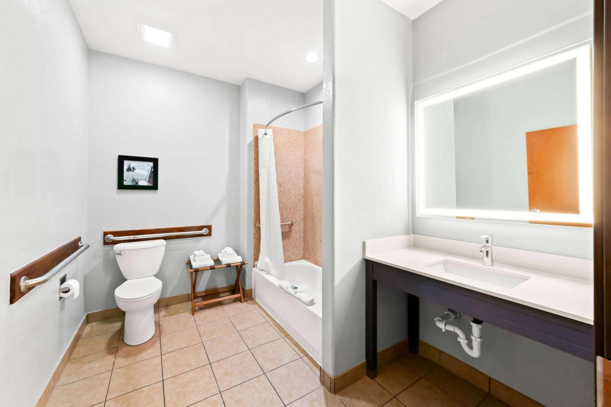 Americinn By Wyndham ניו בראונפלס מראה חיצוני תמונה