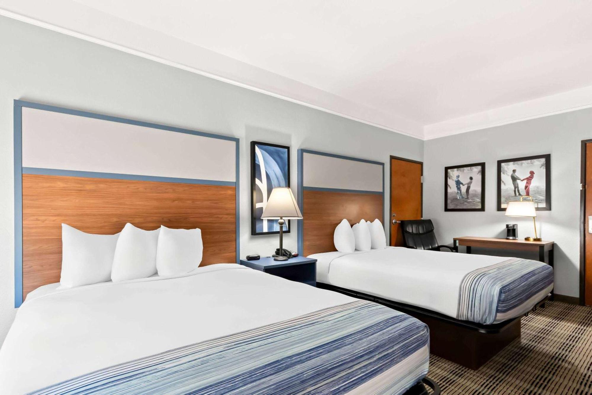 Americinn By Wyndham ניו בראונפלס מראה חיצוני תמונה