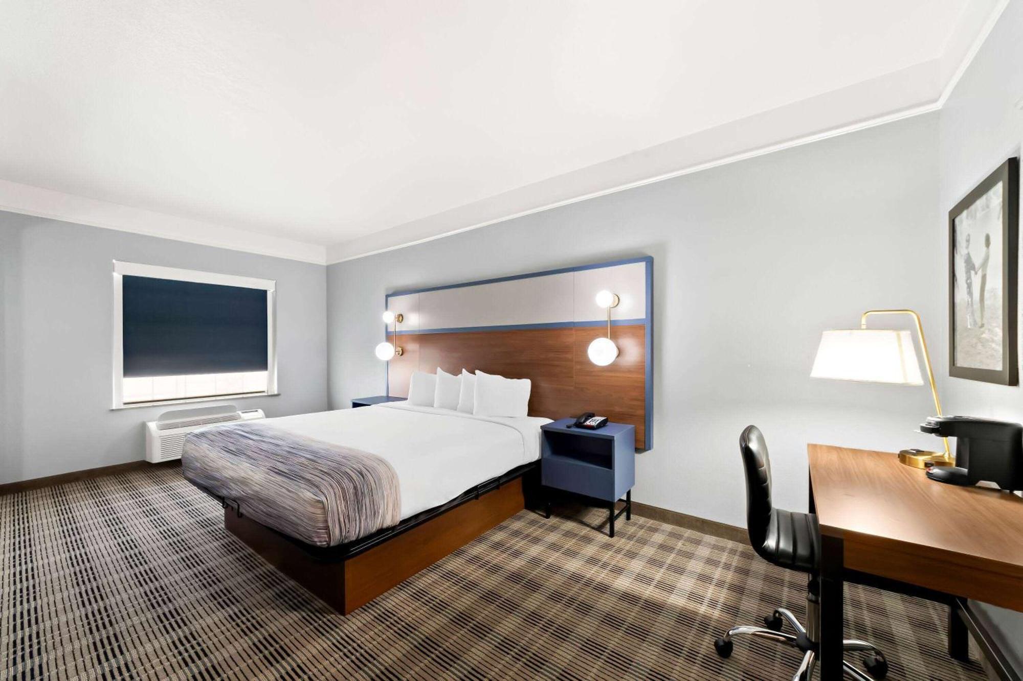 Americinn By Wyndham ניו בראונפלס מראה חיצוני תמונה