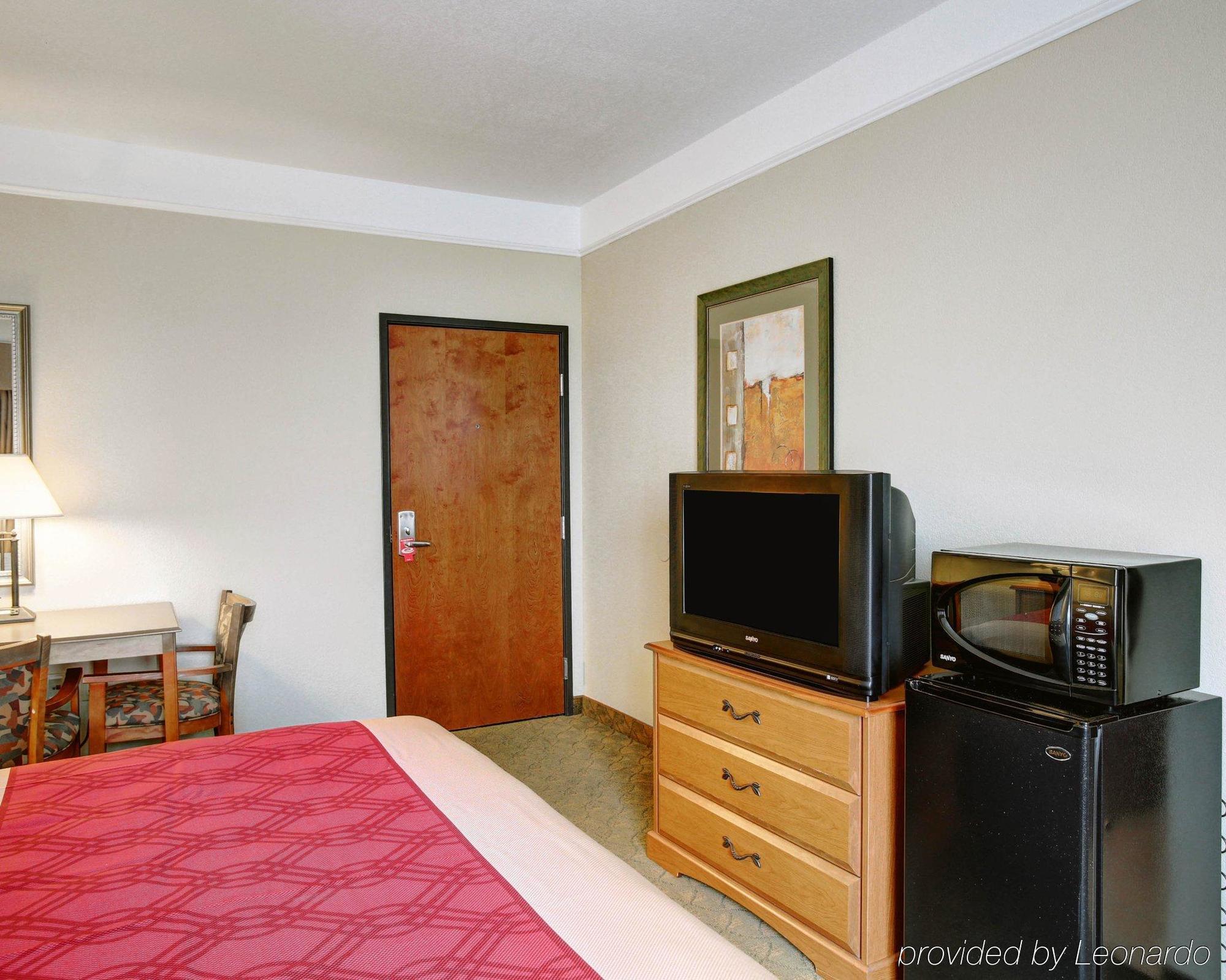 Americinn By Wyndham ניו בראונפלס מראה חיצוני תמונה